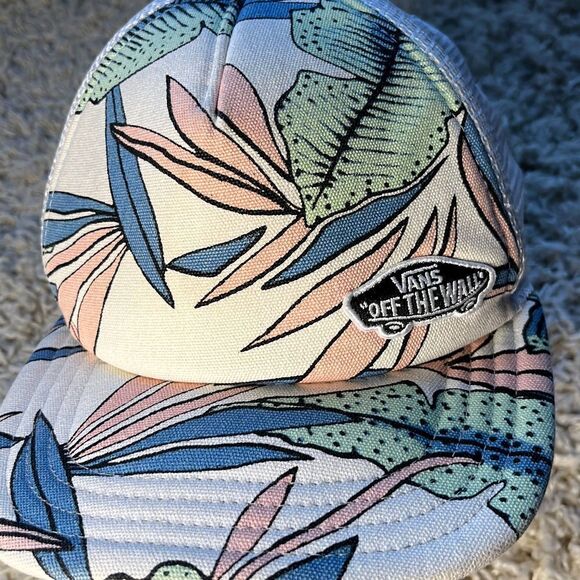 Vans Off the Wall Off To The Beach Mesh Trucker Hat - Picture 2 of 13